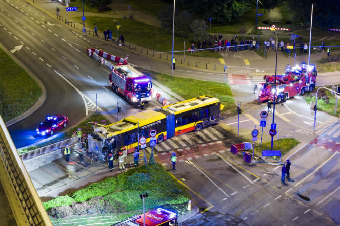 Groźny wypadek autobusu na Ochocie. Biegli wykluczyli kluczową hipotezę