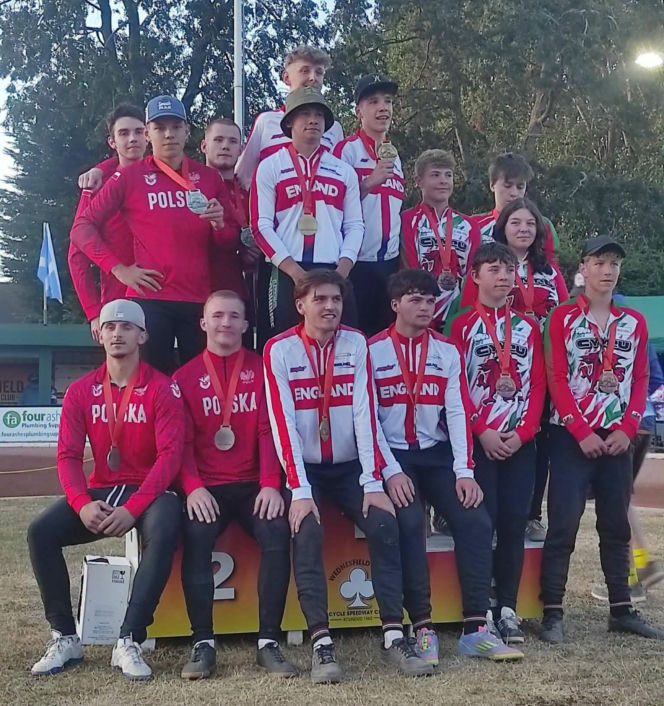 Świetne wieści z Anglii! Zawodnicy LKS Szawer Leszno wracają z Mistrzostw Europy z medalami