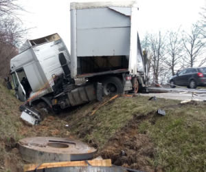 GROZA w powiecie lipnowskim. Pijany kierowca tira zablokował pas na 8 godzin!