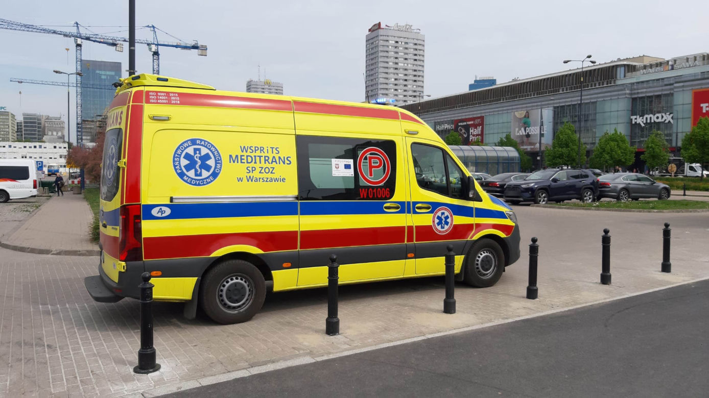 Wypadek na stacji metra w Centrum. Mężczyzna runął pod pędzący pociąg