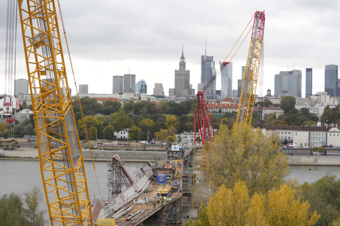 Nowy most pieszo-rowerowy w Warszawie połączył brzegi Wisły