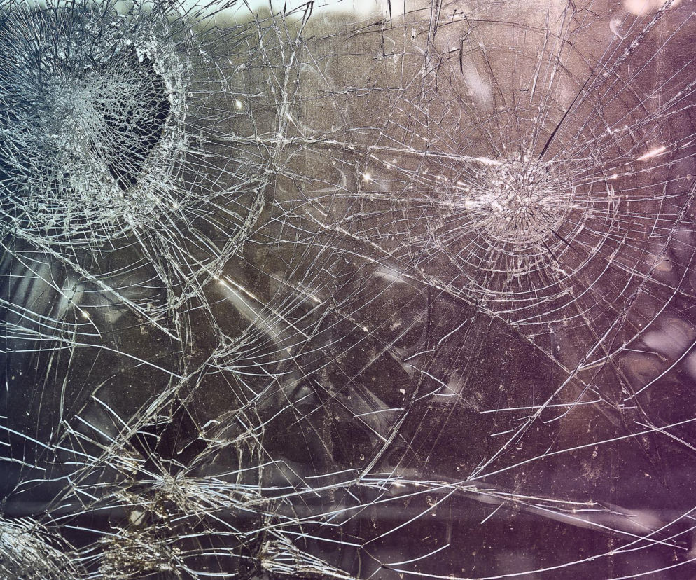 Okradali samochody i strzelali do nich z pistoletu! Dwaj 20-latkowie zatrzymani przez policję