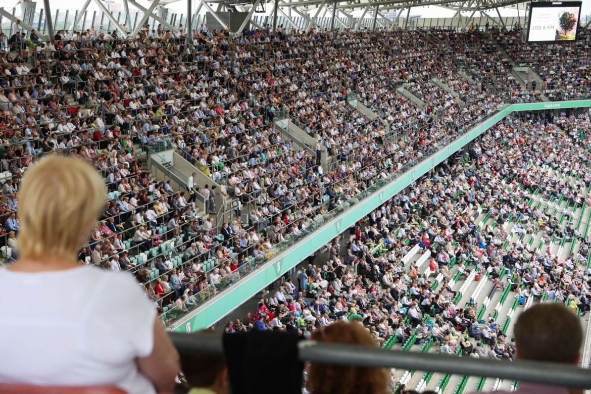 Świadkowie Jehowy na kongresie w Warszawie na stadionie Legii