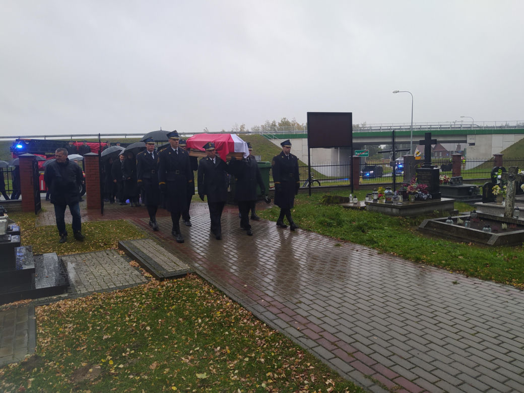 Pogrzeb strażaka, który zginął podczas gaszenia pożaru w Nisku