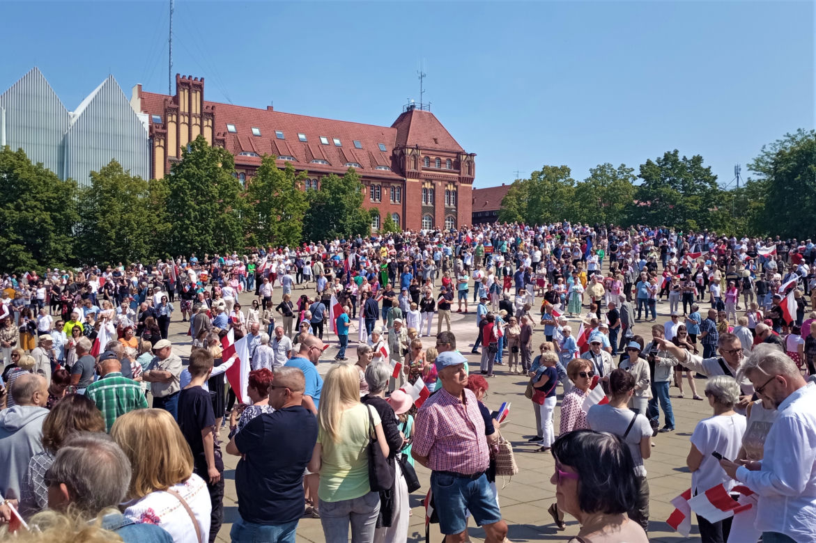 Manifestacja 4 czerwca na placu Solidarności w Szczecinie