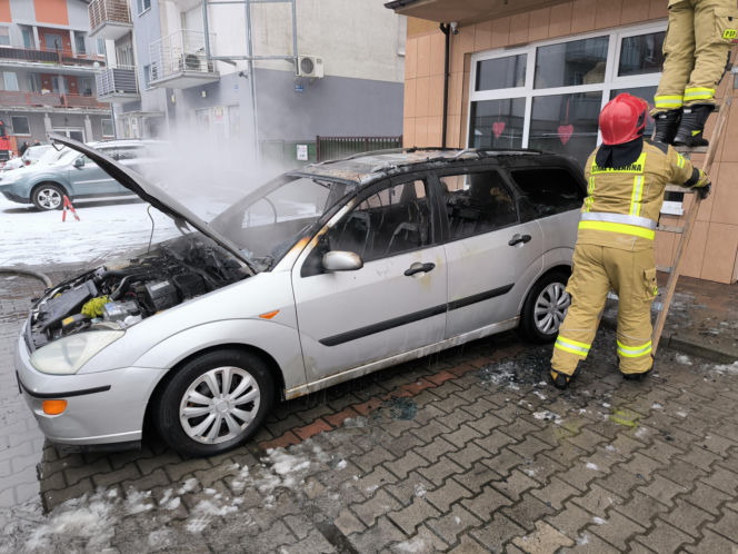 Pożar auta w Lesznie