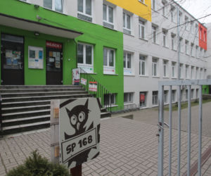 Te szkoły w Warszawie zamknięto przez COVID 