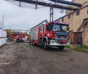 Pożar w zakładzie produkcyjnym w Iławie. Straty sięgają 2,5 miliona