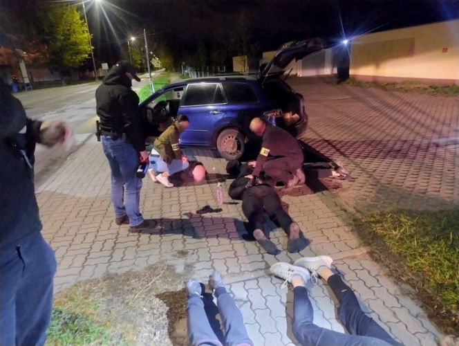 Szli na ustawkę z kominiarkami i gazem pieprzowym. Policja pokrzyżowała ich plany!