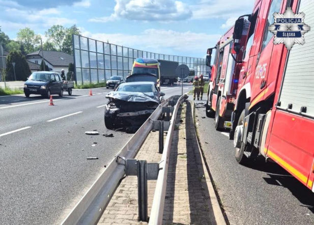 Tragiczny wypadek na DK81 w okolicy Cieszyna. Nie żyje kierowca 