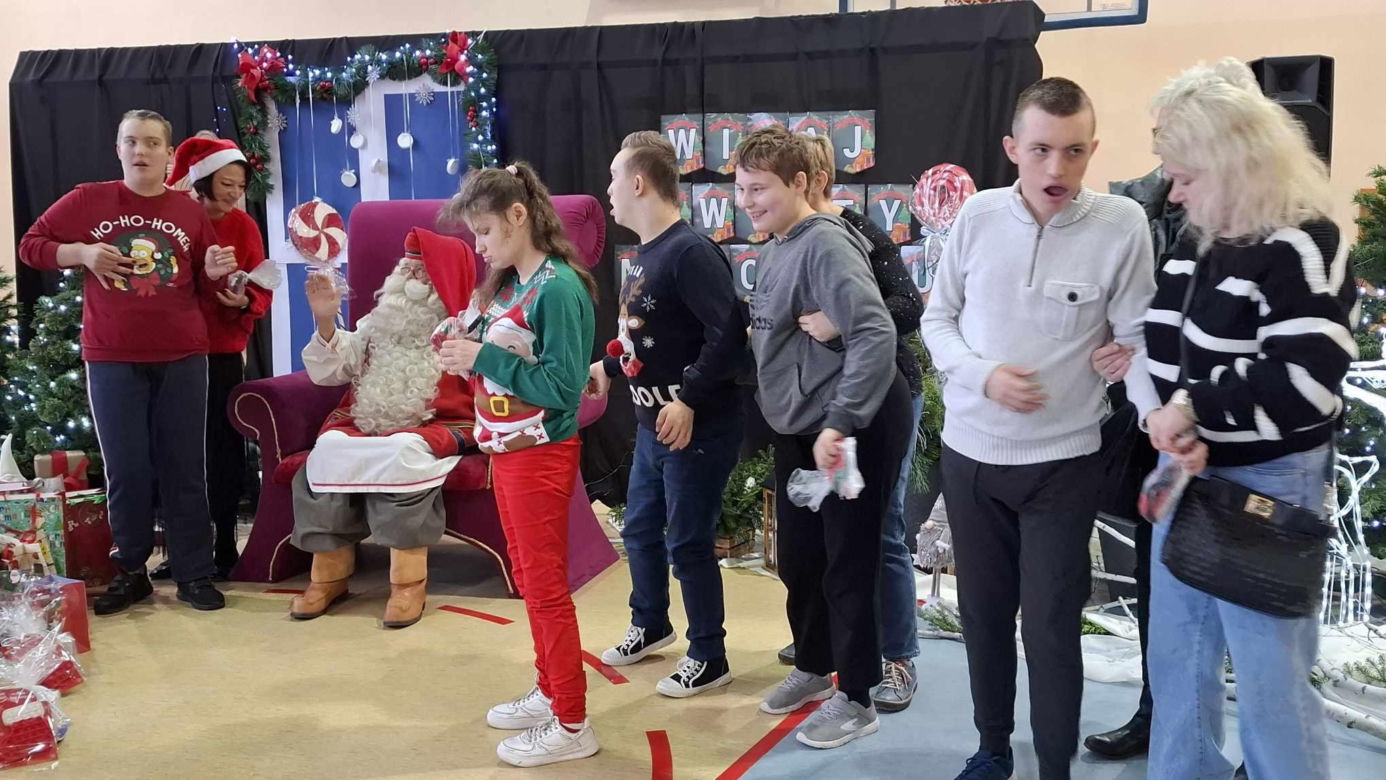 Mikołaj z Rovaniemi odwiedził uczniów Szkoły Podstawowej Specjalnej nr 19