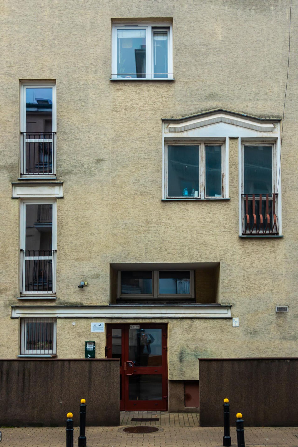 Blok na Kwiatowej 11 w Warszawie