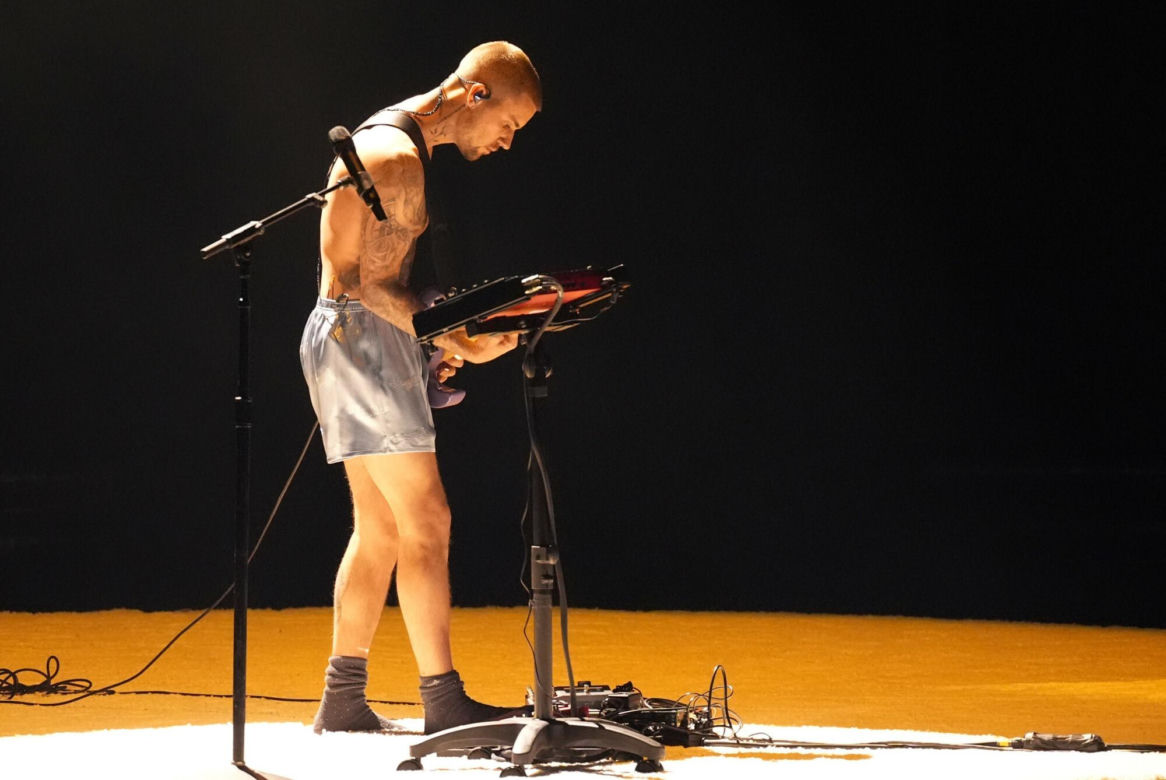Justin Bieber na scenie Grammy 2026
