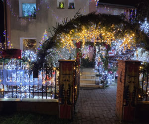 Bydgoski dom Griswoldów znów zachwyca. 300 tysięcy lampek robi niesamowity efekt