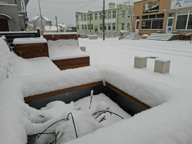 Atak zimy w Świętokrzyskiem. Śnieg i trudne warunki drogowe 23 Listopada 2025