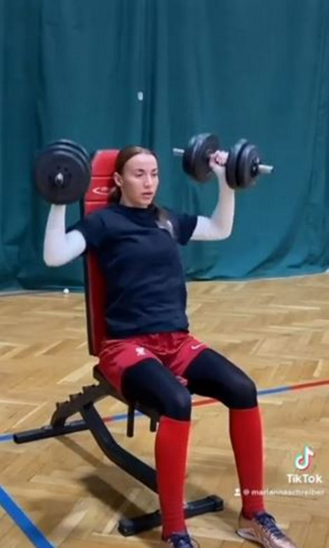 Marianna Schreiber trenuje przed wojskiem