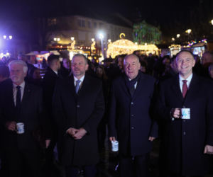 Karol Nawrocki wpadł na jarmark świąteczny