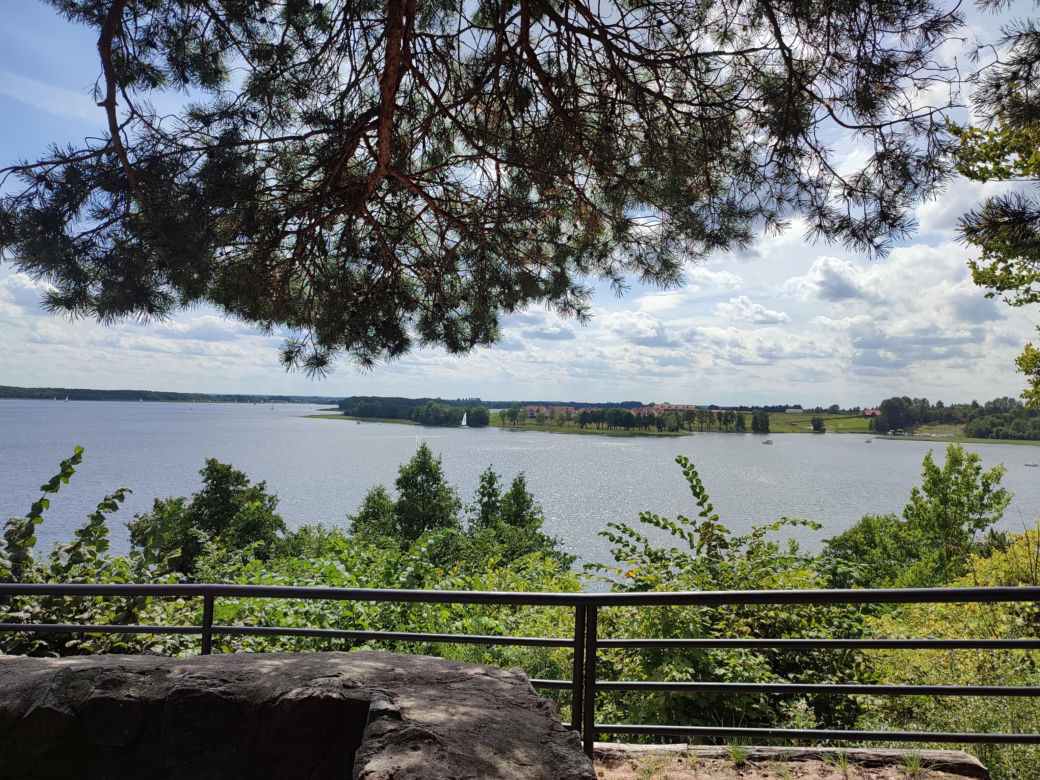 Punkt widokowy nad jeziorem Święcajty. Zapiera dech w piersiach! [ZDJĘCIA]