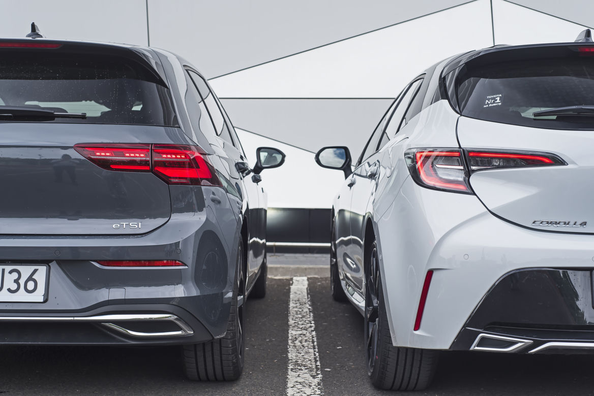 Toyota Corolla GR Sport 2.0 Hybrid Dynamic Force 184 KM e-CVT vs. Volkswagen Golf 8 1.5 eTSI 150 KM Style DSG7