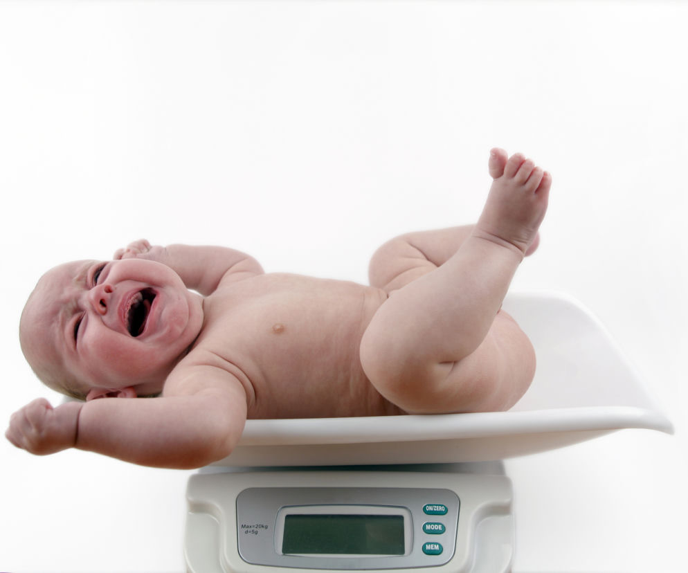 W Polsce urodziło się prawie 7–kilogramowe dziecko. Ile powinien ważyć noworodek?
