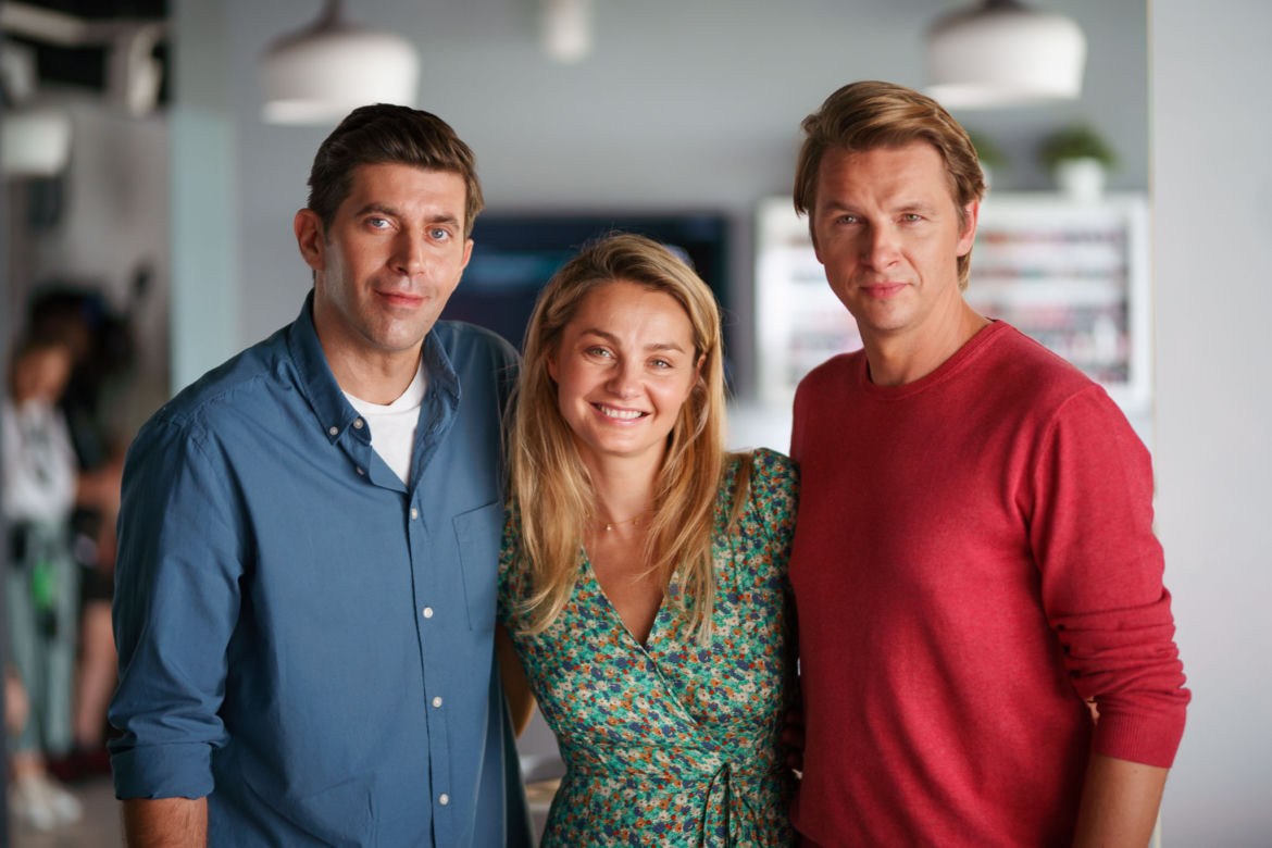 Przyjaciółki 18 odc. 212. Inga (Małgorzata Socha), Andrzej (Adam Adamonis), Robert (Krzysztof Wieszczek)