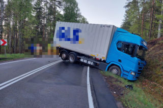 Za kierownicą auta siedział 20-latek, który tuż po zdarzeniu został przetransportowany do szpitala