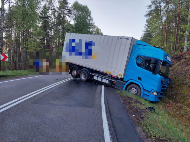 Za kierownicą auta siedział 20-latek, który tuż po zdarzeniu został przetransportowany do szpitala