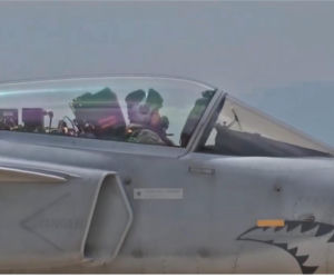 Królowa Tajlandii za sterami myśliwca Saab Gripen