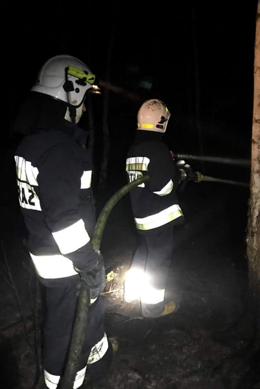 Strażackie nocne czuwanie i dogaszanie nad Biebrzą