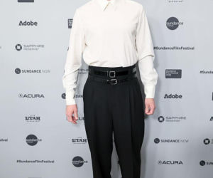 Gdy męska moda łączy się z fantazją. Alexander Skarsgård w looku od COS na Sundance Film Festival