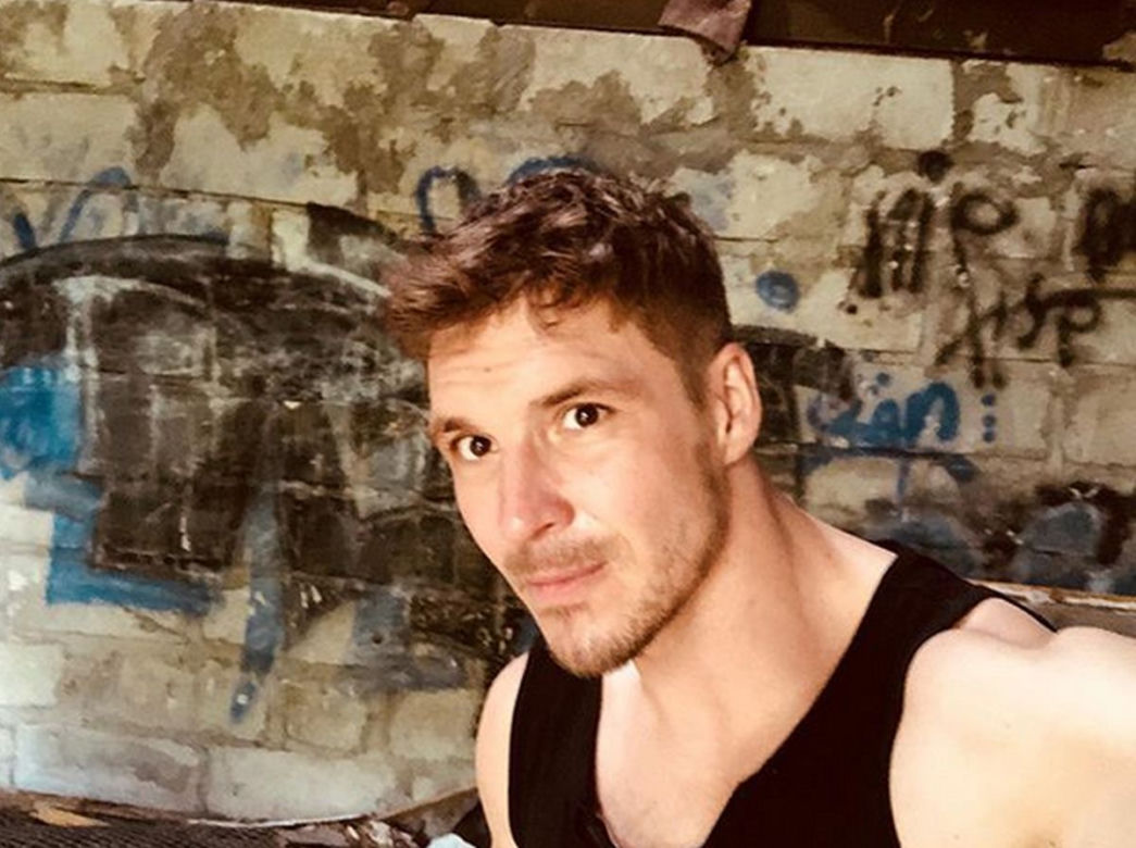 M jak miłość. Mikołaj Roznerski zdradził wstydliwą tajemnicę z młodości! Tego nikt o nim nie wiedział - ZDJĘCIE