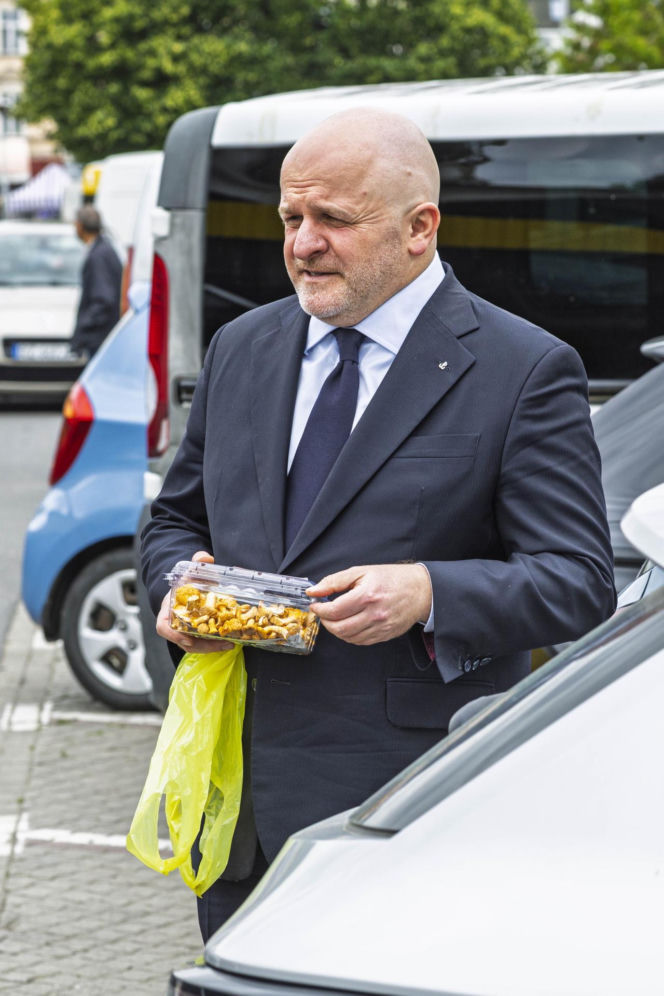 Paweł Kowal na targu