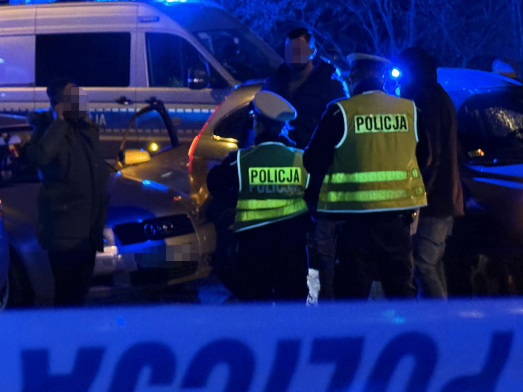 Warszawa. Strzelanina na Białołęce. Trzech mężczyzn z audi zatrzymanych pod pościgu [ZDJĘCIA].
