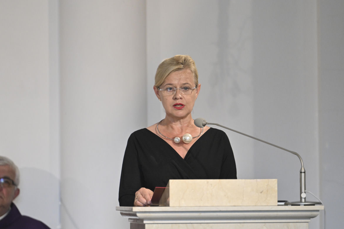Pogrzeb Igi Cembrzyńskiej. Tłum gwiazd oddaje hołd wielkiej artystce