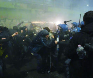 Protesty przeciwko IO w Mediolanie. Starcia z policją