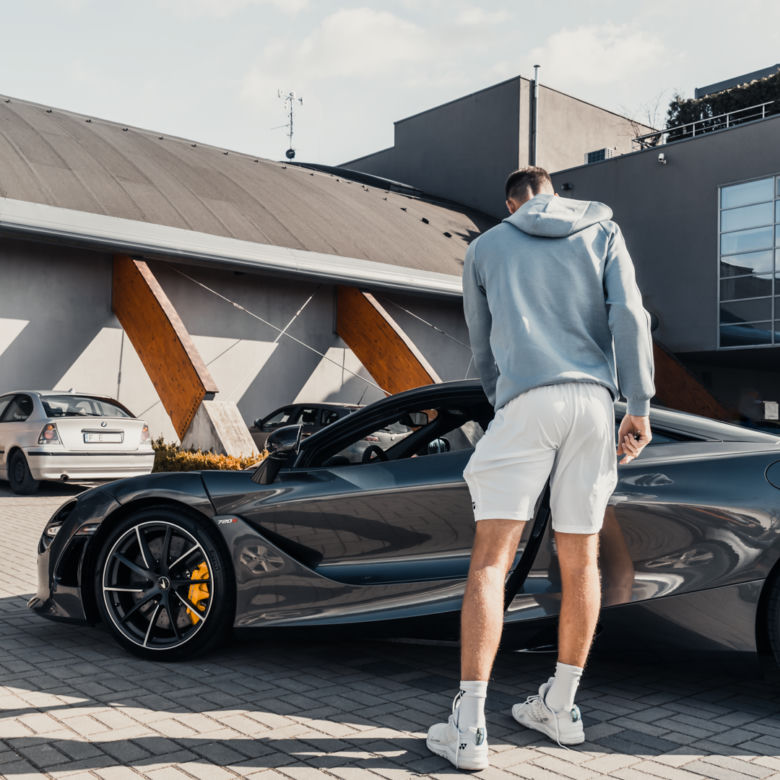 Hubert Hurkacz w McLarenie 720S Coupe