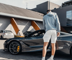 Hubert Hurkacz w McLarenie 720S Coupe