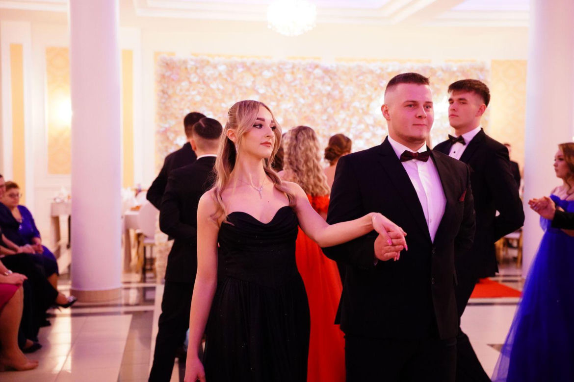 Uczniowie ZSP nr 6 w Siedlcach bawili się na studniówce. Zobacz zdjęcia!