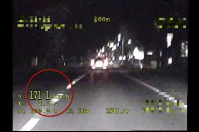 Kierowca-kamikadze siał postrach na drodze! Jechał 171 km/h w terenie zabudowanym. Kwota mandatu szokuje