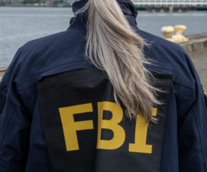 FBI wkracza do ośrodków dla seniorów w Nowym Jorku! Trump kusi milionami za donosy