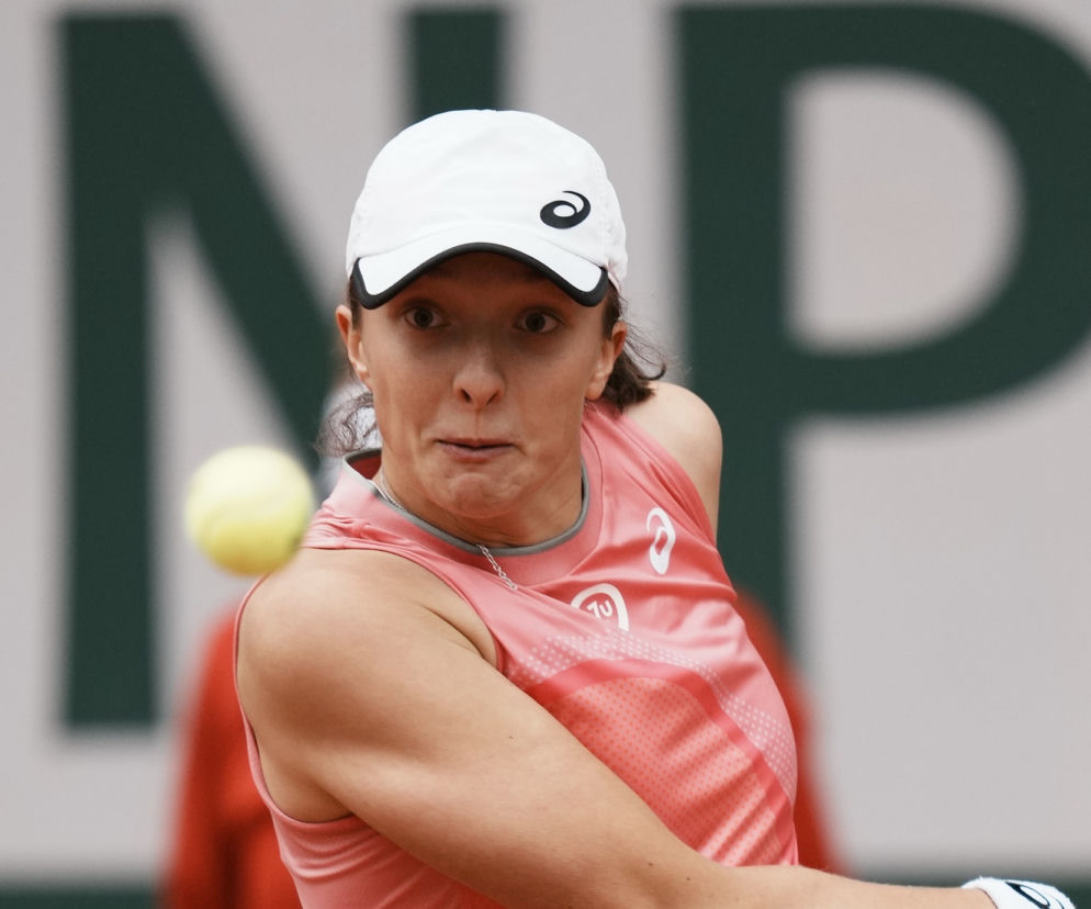 Roland Garros PREMIE Ile zarobiła Iga Świątek? Nagrody pieniężne French Open 2021 premie w deblu i singlu