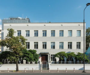 Akt wandalizmu na terenie ambasady Turcji. Pojawił się napis na murze