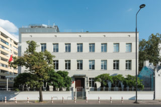 Akt wandalizmu na terenie ambasady Turcji. Pojawił się napis na murze