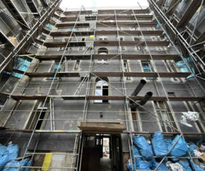 Odkryte polichromie w kamienicy w Szczecinie