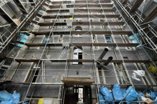 Odkryte polichromie w kamienicy w Szczecinie