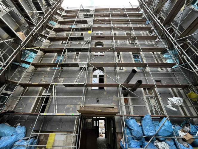 Odkryte polichromie w kamienicy w Szczecinie