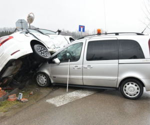 Wypadek W Tarnobrzegu! Dwie osoby trafiły do szpitala! [ZDJĘCIA]