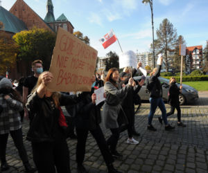 Kołobrzeg: Protest kobiet na ulicach miasta