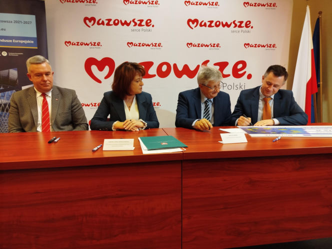 Podpisanie umowy na dotację unijną dla SPZOZ w Węgrowie na remont przychodni w Łochowie