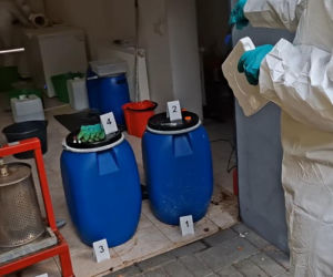 Policjanci zlikwidowali laboratorium mefedronu. Zatrzymany był poszukiwany przez Interpol